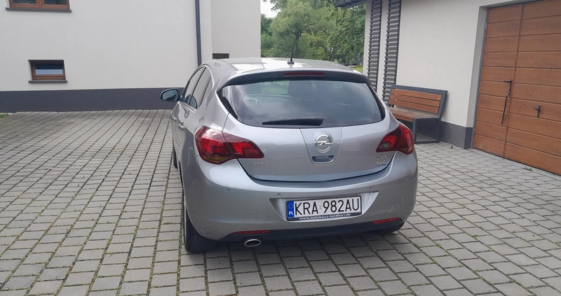 Opel Astra cena 26900 przebieg: 213000, rok produkcji 2010 z Sułkowice małe 301